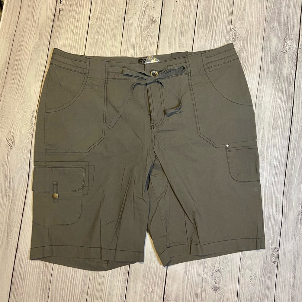 NWT Lane Bryant Grey Cargo Shorts Size 16
